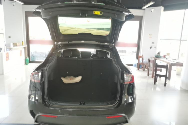 Used Tesla Model Y 2021 Standard Range Rear-Wheel Drive Version Trunk