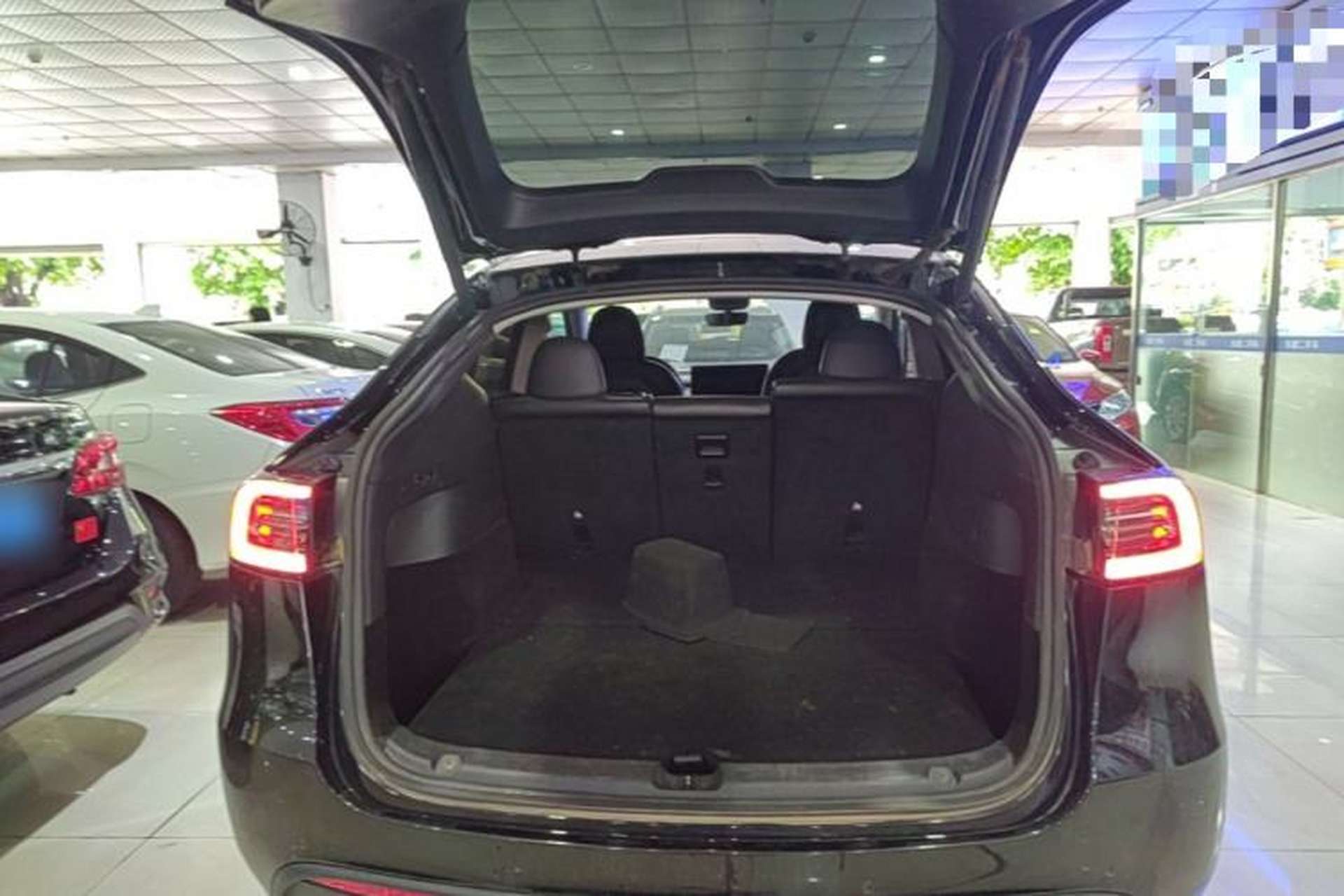 Used Tesla Model Y 2021 Standard Range Rear-Wheel Drive Version Trunk