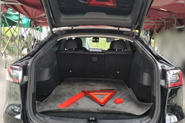 Used Tesla Model Y 2021 Long-Range All-Wheel-Drive Version Trunk