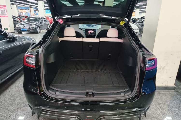 Used Tesla Model Y 2021 Performance High-Performance All-Wheel-Drive Version Trunk
