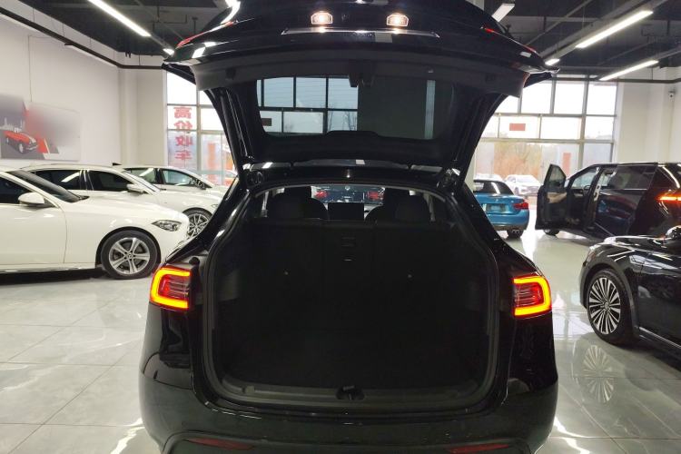 Used Tesla Model Y 2021 Standard Range Rear-Wheel Drive Version Trunk