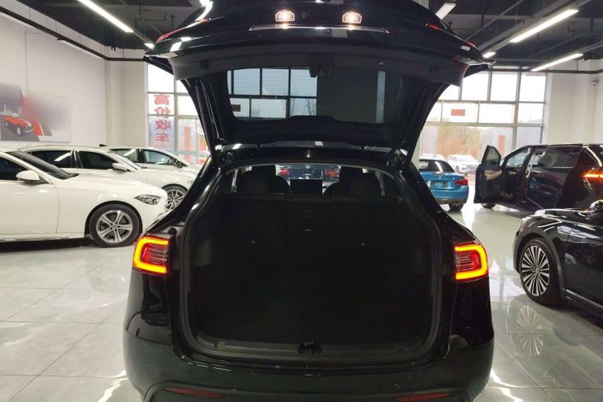 Used Tesla Model Y 2021 Standard Range Rear-Wheel Drive Version Trunk