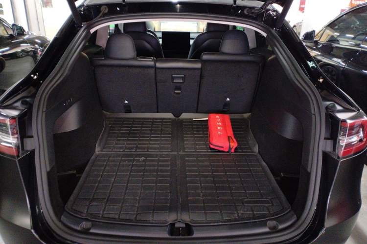 Used Tesla Model Y 2021 Performance High-Performance All-Wheel-Drive Version Trunk