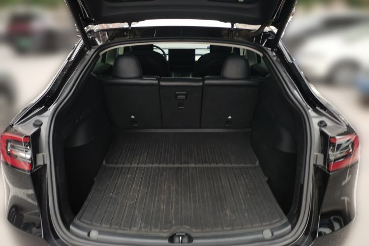 Used Tesla Model Y 2021 Standard Range Rear-Wheel Drive Version Trunk