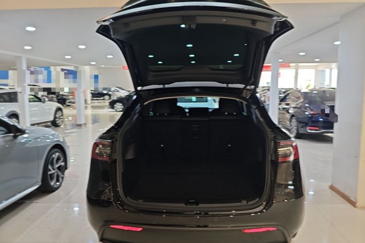 Used Tesla Model Y 2021 Long-Range All-Wheel-Drive Version 3D7 Trunk