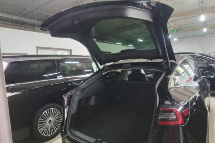 Used Tesla Model Y 2021 Long-Range All-Wheel-Drive Version Trunk