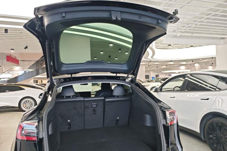 Used Tesla Model Y 2021 Standard Range Rear-Wheel Drive Version Trunk