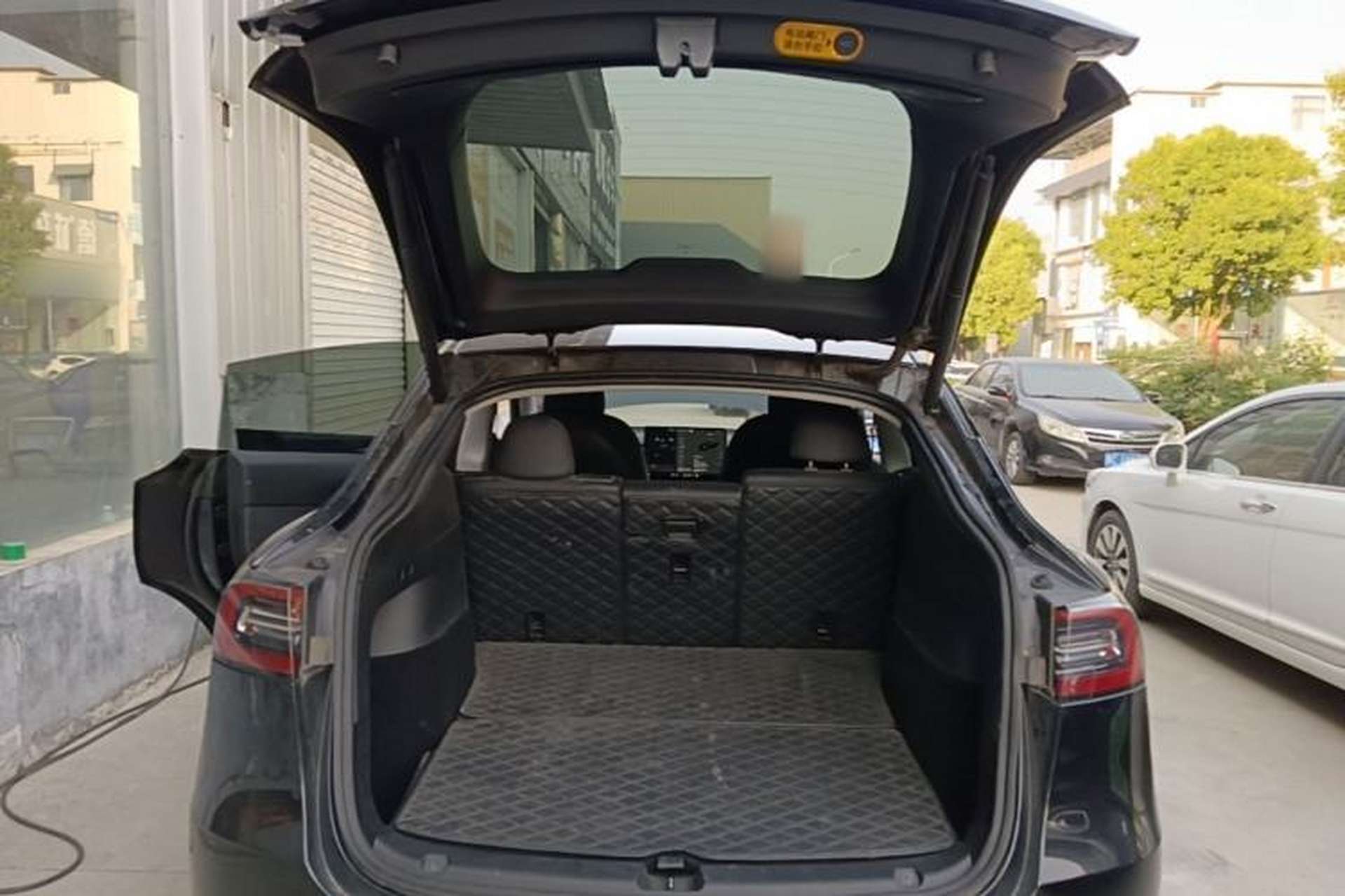 Used Tesla Model Y 2021 Standard Range Rear-Wheel Drive Version Trunk