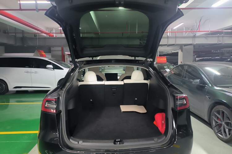 Used Tesla Model Y 2021 Long-Range All-Wheel-Drive Version 3D7 Trunk
