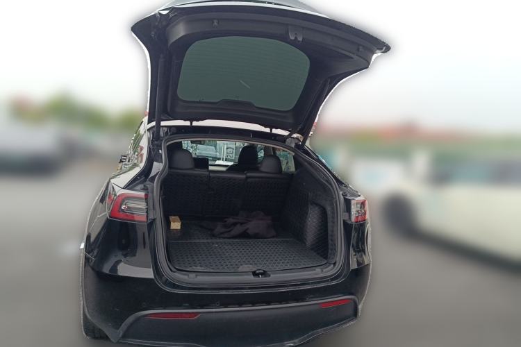 Used Tesla Model Y 2021 Standard Range Rear-Wheel Drive Version Trunk