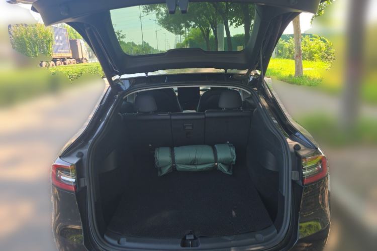 Used Tesla Model Y 2021 Long-Range All-Wheel-Drive Version Trunk