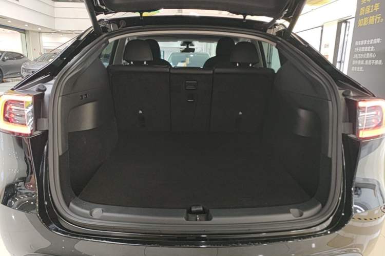 Used Tesla Model Y 2021 Standard Range Rear-Wheel Drive Version Trunk