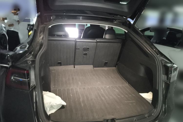 Used Tesla Model Y 2021 Standard Range Rear-Wheel Drive Version Trunk