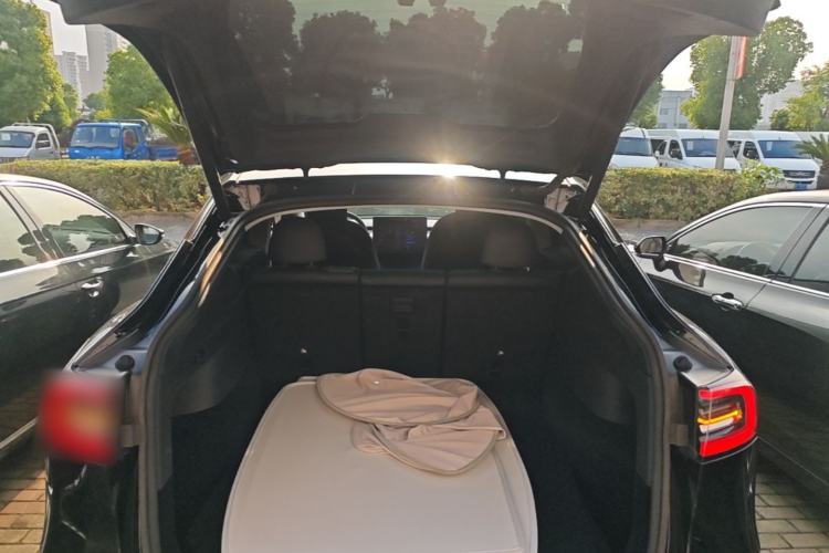 Used Tesla Model Y 2021 Standard Range Rear-Wheel Drive Version Trunk