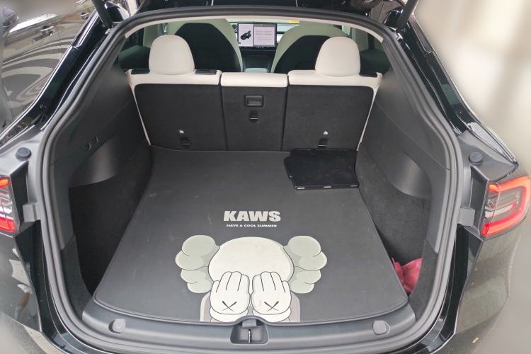 Used Tesla Model Y 2021 Long-Range All-Wheel-Drive Version 3D7 Trunk