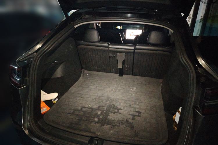 Used Tesla Model Y 2021 Long-Range All-Wheel-Drive Version Trunk