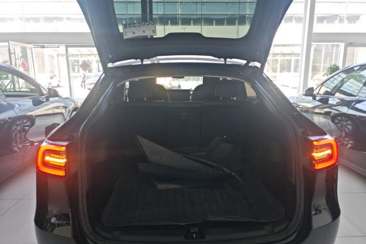 Used Tesla Model Y 2021 Revised Version 2 Long-Range All-Wheel-Drive Edition Trunk