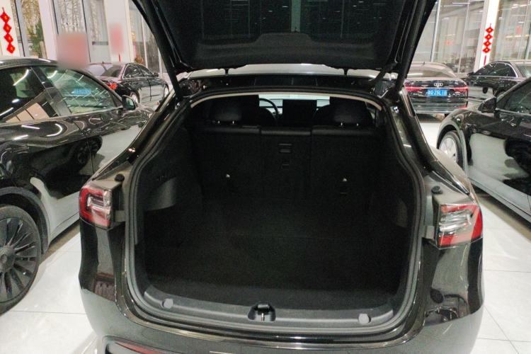 Used Tesla Model Y 2021 Long-Range All-Wheel-Drive Version Trunk