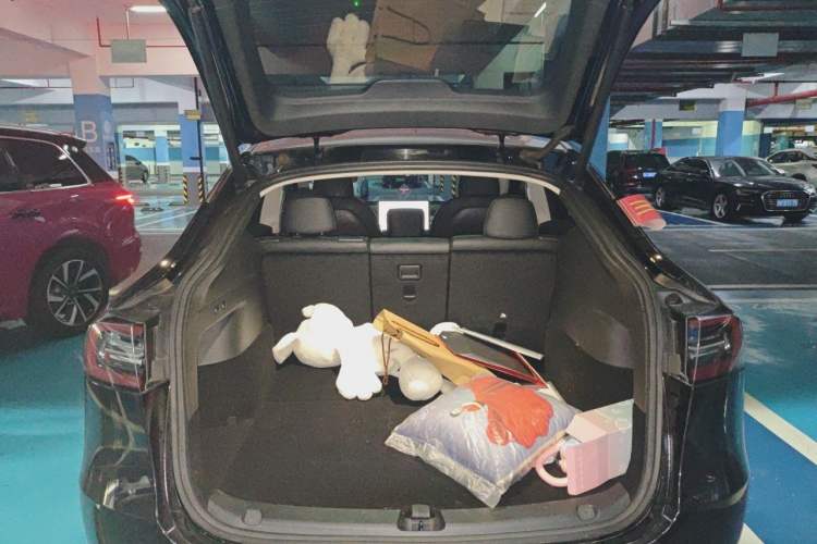 Used Tesla Model Y 2021 Standard Range Rear-Wheel Drive Version Trunk