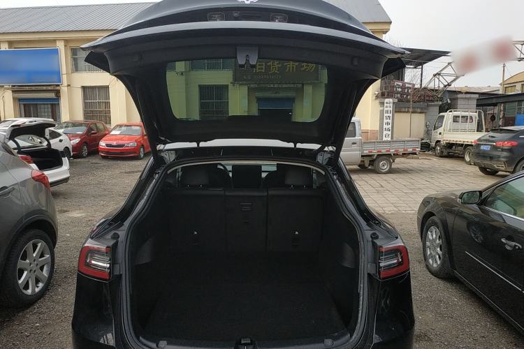 Used Tesla Model Y 2021 Standard Range Rear-Wheel Drive Version Trunk