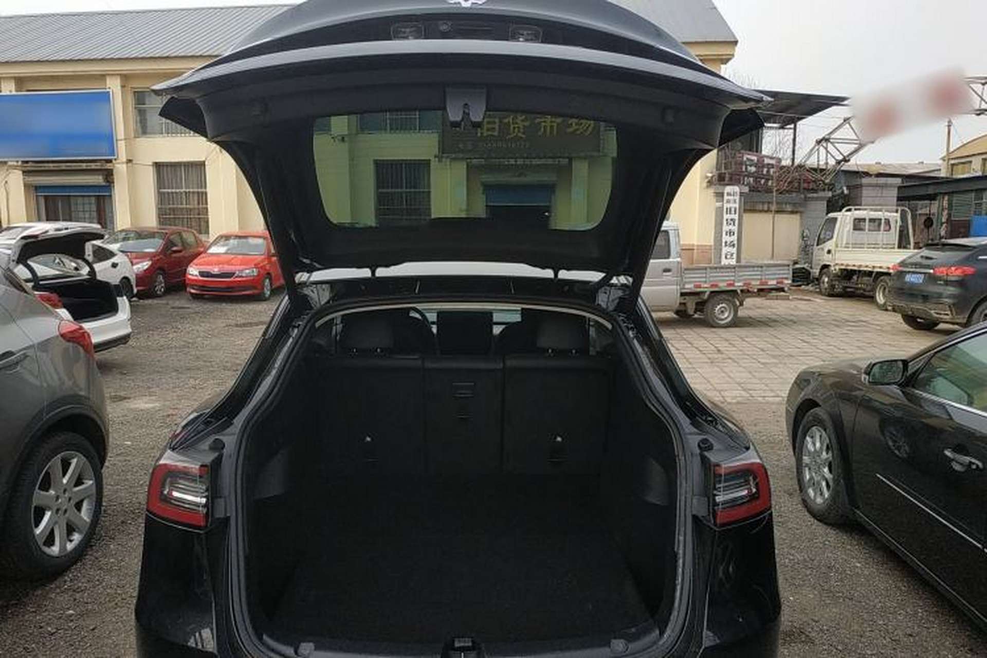 Used Tesla Model Y 2021 Standard Range Rear-Wheel Drive Version Trunk