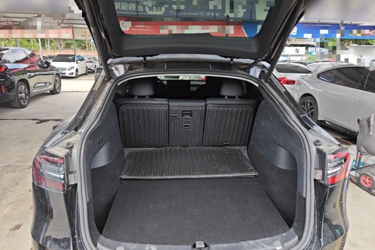 Used Tesla Model Y 2021 Standard Range Rear-Wheel Drive Version Trunk