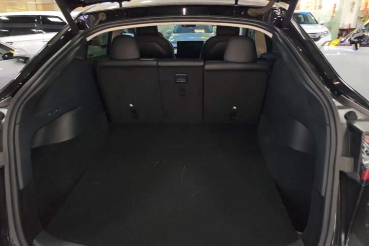 Used Tesla Model Y 2021 Long-Range All-Wheel-Drive Version 3D7 Trunk