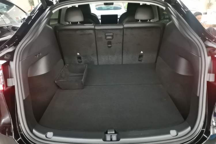 Used Tesla Model Y 2021 Standard Range Rear-Wheel Drive Version Trunk
