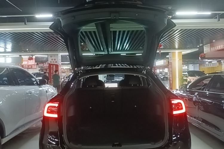 Used Tesla Model Y 2021 Standard Range Rear-Wheel Drive Version Trunk