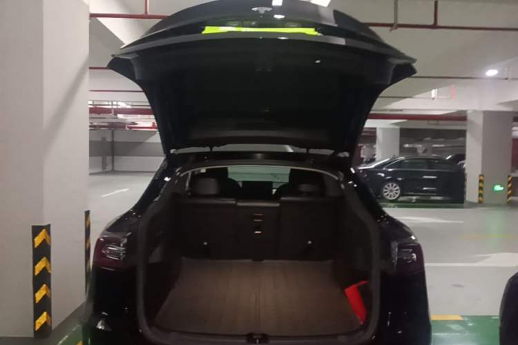 Used Tesla Model Y 2021 Standard Range Rear-Wheel Drive Version Trunk
