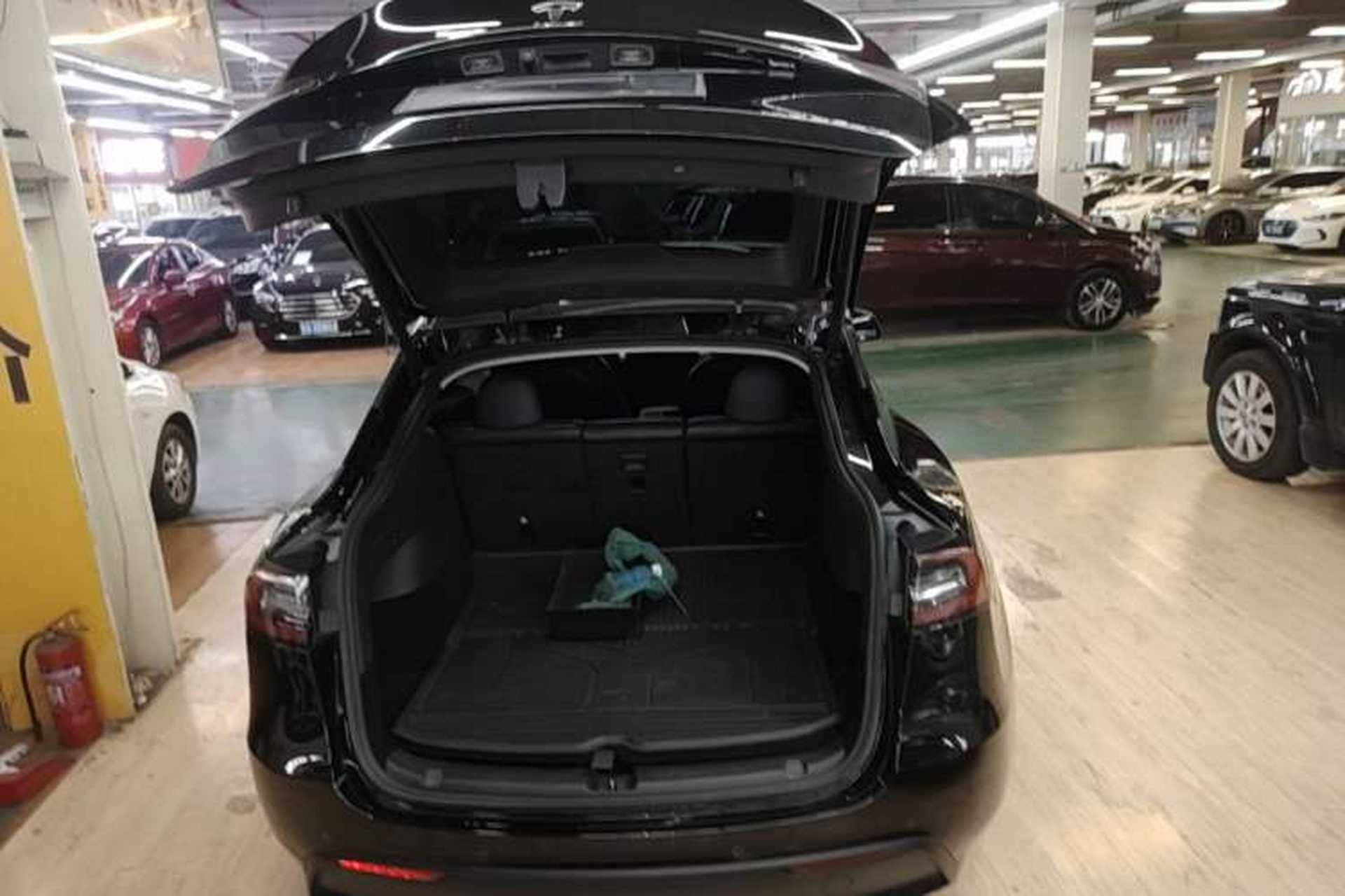Used Tesla Model Y 2021 Standard Range Rear-Wheel Drive Version Trunk