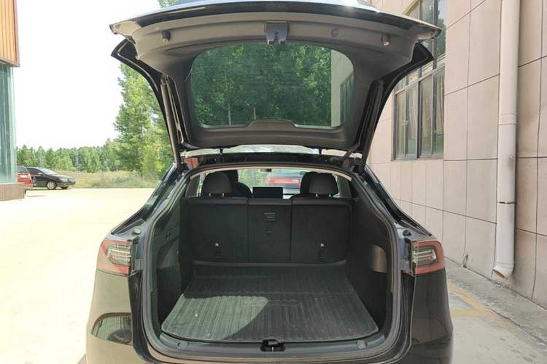 Used Tesla Model Y 2021 Standard Range Rear-Wheel Drive Version Trunk