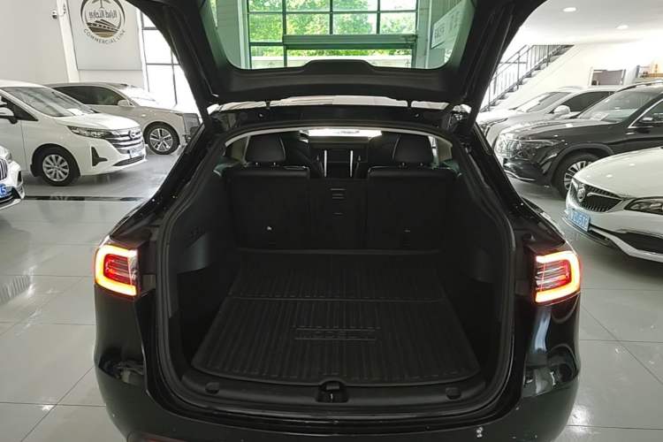 Used Tesla Model Y 2021 Standard Range Rear-Wheel Drive Version Trunk