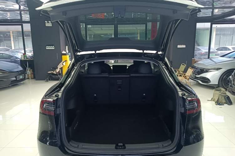Used Tesla Model Y 2021 Performance High-Performance All-Wheel-Drive Version Trunk