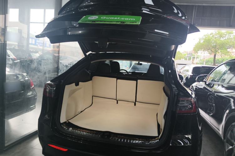 Used Tesla Model Y 2021 Standard Range Rear-Wheel Drive Version Trunk