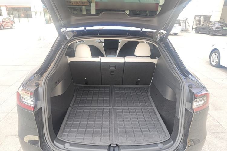 Used Tesla Model Y 2021 Standard Range Rear-Wheel Drive Version Trunk