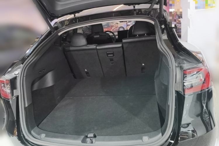 Used Tesla Model Y 2021 Long-Range All-Wheel-Drive Version Trunk