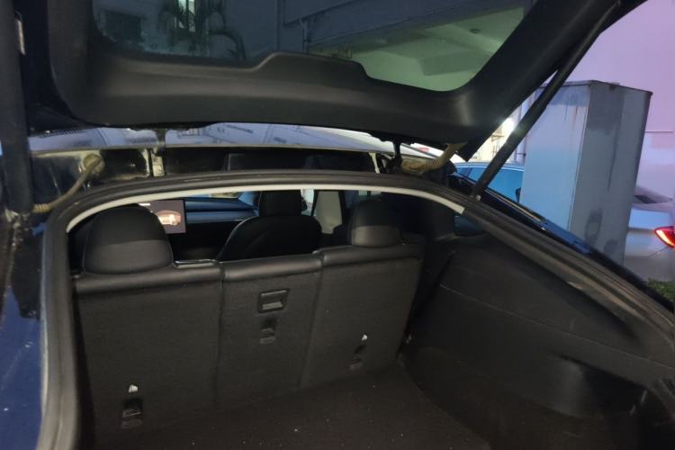 Used Tesla Model Y 2021 Standard Range Rear-Wheel Drive Version Trunk