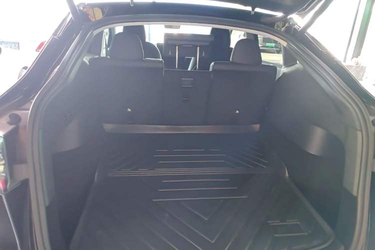 Used Tesla Model Y 2021 Standard Range Rear-Wheel Drive Version Trunk
