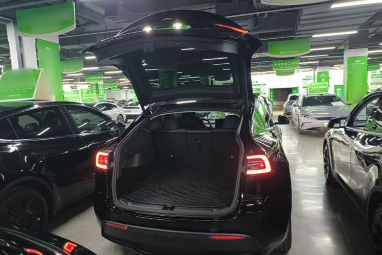Used Tesla Model Y 2021 Long-Range All-Wheel-Drive Version 3D7 Trunk