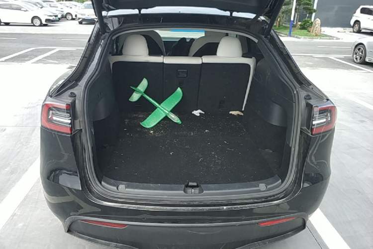 Used Tesla Model Y 2021 Standard Range Rear-Wheel Drive Version Trunk