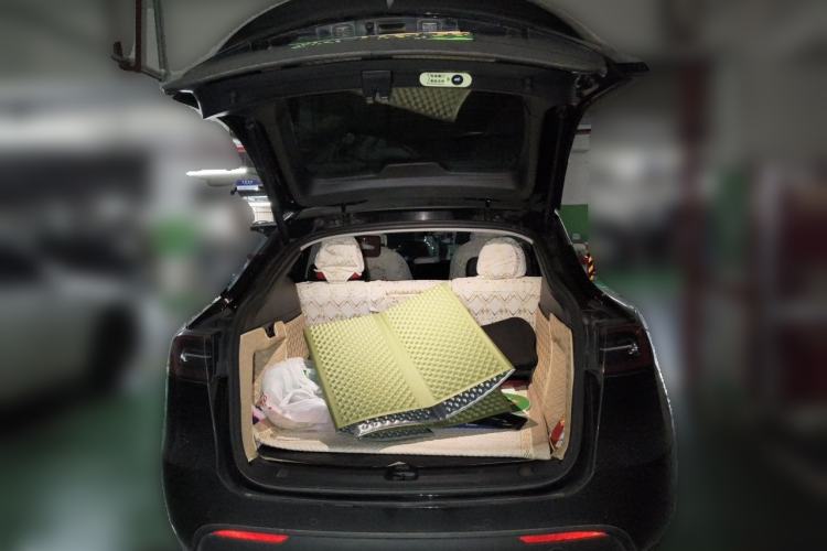 Used Tesla Model Y 2021 Standard Range Rear-Wheel Drive Version Trunk