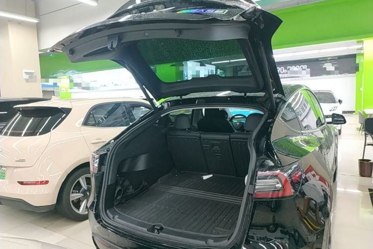 Used Tesla Model Y 2021 Standard Range Rear-Wheel Drive Version Trunk