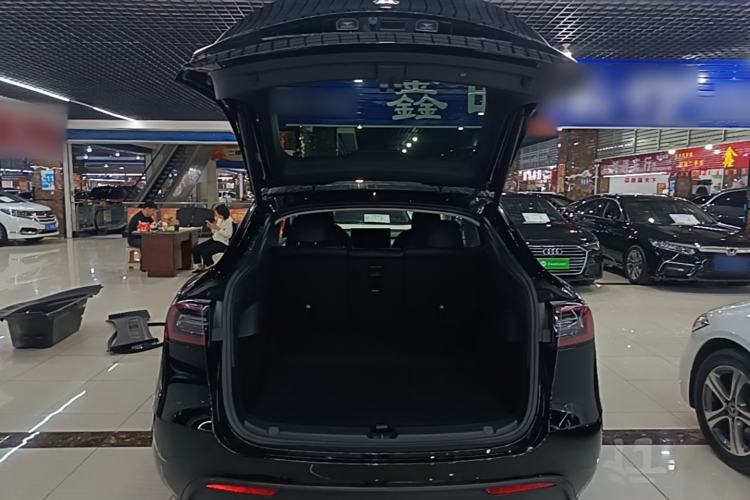 Used Tesla Model Y 2021 Standard Range Rear-Wheel Drive Version Trunk