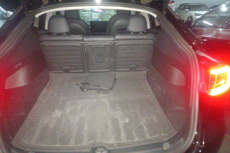 Used Tesla Model Y 2021 Standard Range Rear-Wheel Drive Version Trunk