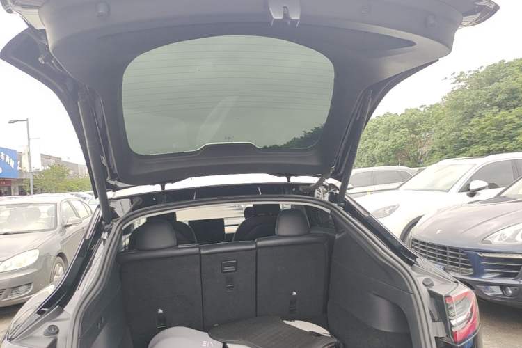 Used Tesla Model Y 2021 Standard Range Rear-Wheel Drive Version Trunk