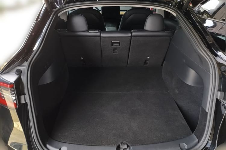 Used Tesla Model Y 2021 Standard Range Rear-Wheel Drive Version Trunk