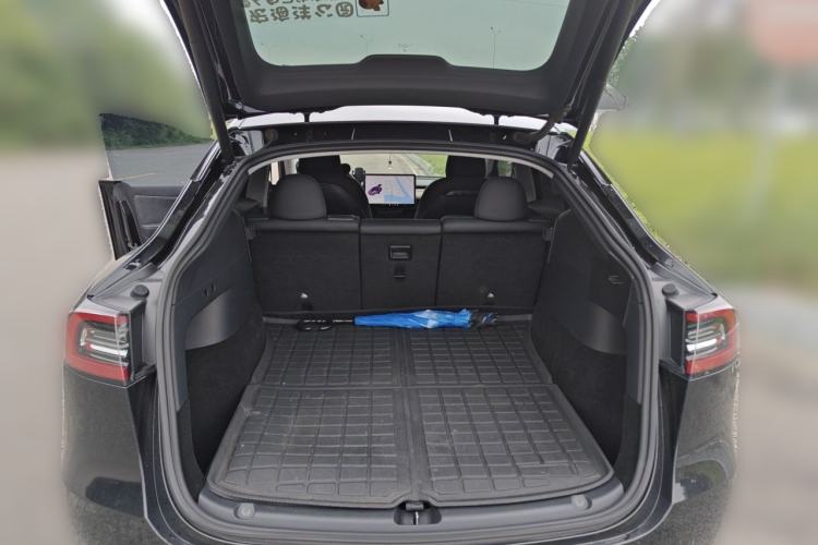 Used Tesla Model Y 2021 Long-Range All-Wheel-Drive Version Trunk