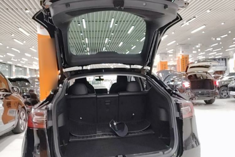 Used Tesla Model Y 2021 Standard Range Rear-Wheel Drive Version Trunk