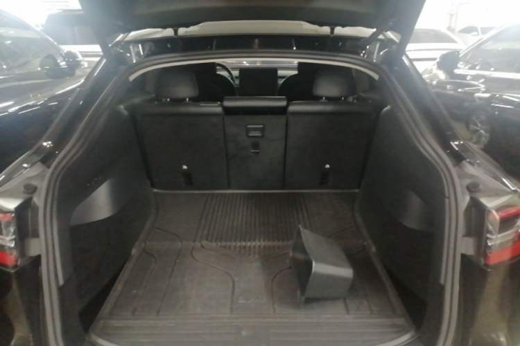 Used Tesla Model Y 2021 Standard Range Rear-Wheel Drive Version Trunk